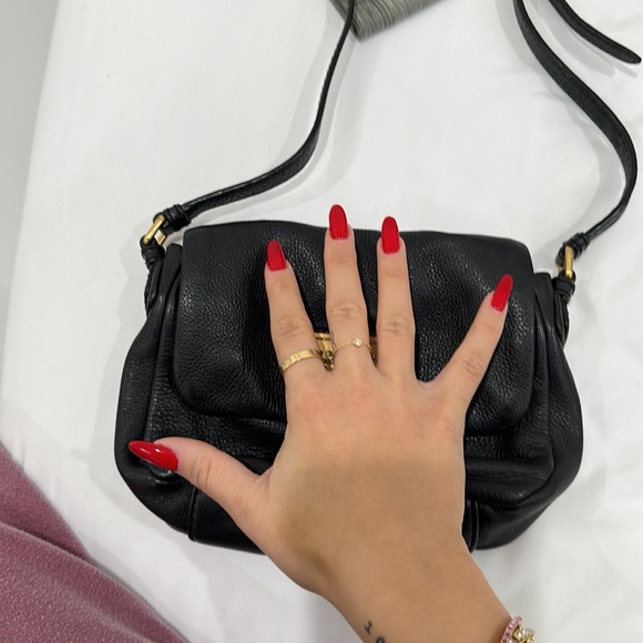 Marc jacobs cross body. Black with gold hardware - Picture 4 of 7